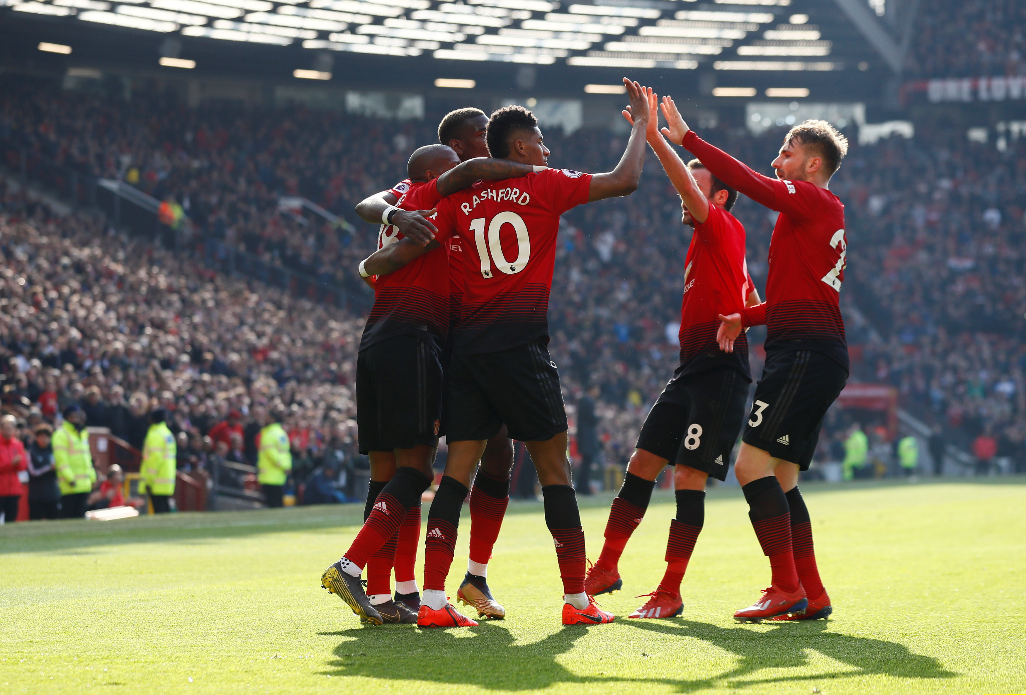 队在中场的 队在中场的